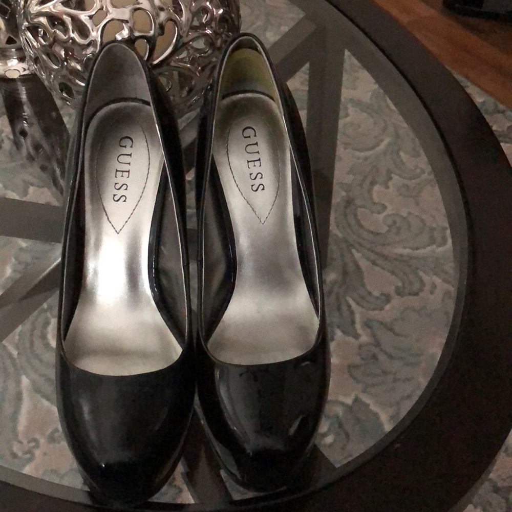 EUC BLACK PATENT LEATHER GUESS SHOES SZ 7.5